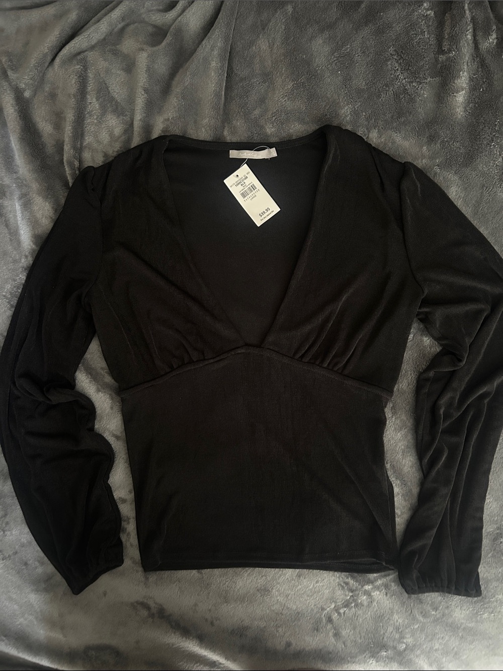BKE Black Long-Sleeve V-Neck Women's Top